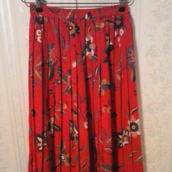 Alfred Dunner Dresses & Skirts - *HOST PICK* ALFRED DUNNER WOMEN'S RED PRINT PLEATED SKIRT